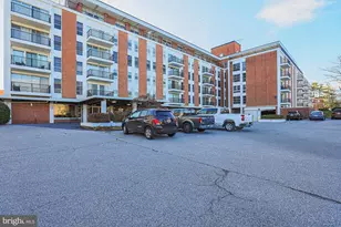 3601 Clarks Ln, Baltimore, MD 21215 - Photo 4