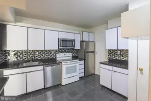 3601 Clarks Ln, Baltimore, MD 21215 - Photo 10