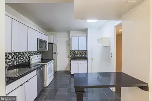 3601 Clarks Ln, Baltimore, MD 21215 - Photo 14
