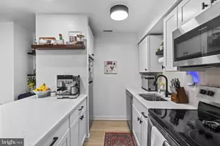 8 W Lee Street W, Baltimore, MD 21201 - Photo 12