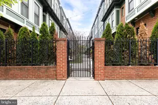 25 Yogurt Ln, Baltimore, MD 21231 - Photo 2