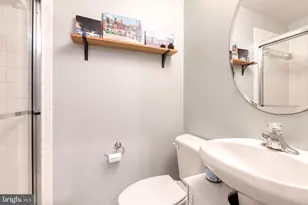 25 Yogurt Ln, Baltimore, MD 21231 - Photo 28