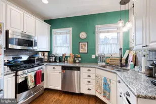 25 Yogurt Ln, Baltimore, MD 21231 - Photo 10