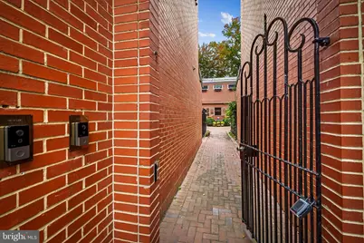 121 W Lee Street, Baltimore, MD 21201 - Photo 2