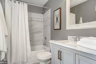 400 S Augusta Ave, Baltimore, MD 21229 - Photo 10