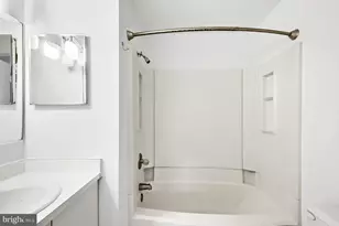 140 W Barre St, Baltimore, MD 21201 - Photo 18