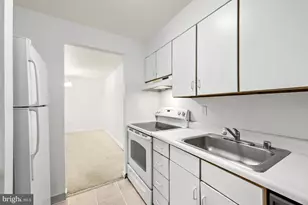 140 W Barre St, Baltimore, MD 21201 - Photo 10