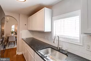 528 Holtzman Ct, Baltimore, MD 21231 - Photo 18