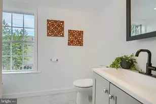 427 E 27th St, Baltimore, MD 21218 - Photo 16