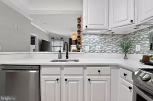 23 Pierside Dr, Baltimore, MD 21230 - Photo 12