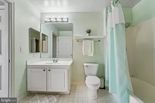 23 Pierside Dr, Baltimore, MD 21230 - Photo 16