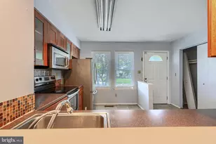 7 Cobber Ln, Baltimore, MD 21229 - Photo 6