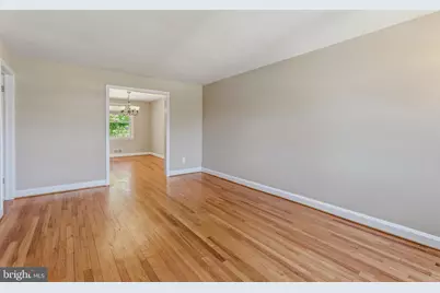 586 Lucia Avenue, Baltimore, MD 21229 - Photo 4