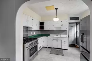 304 W Cold Spring Ln, Baltimore, MD 21210 - Photo 10