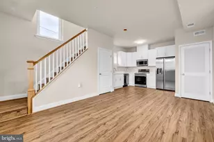 1129 Monroe Cir, Baltimore, MD 21225 - Photo 2