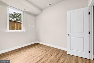 1129 Monroe Cir, Baltimore, MD 21225 - Photo 12