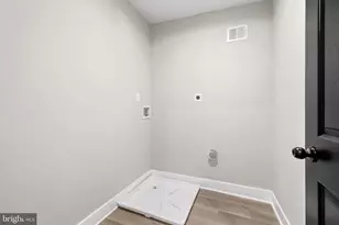1006 N Mount St, Baltimore, MD 21217 - Photo 14