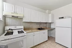 4005 Woodridge Rd, Baltimore, MD 21229 - Photo 6
