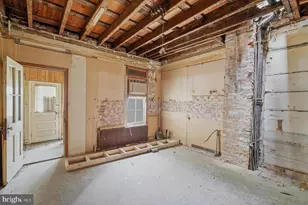 522 E 35th St, Baltimore, MD 21218 - Photo 8