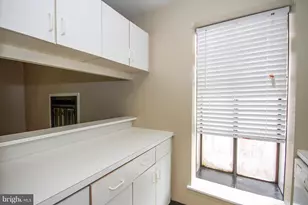 10 Lee Street W, Baltimore, MD 21201 - Photo 12