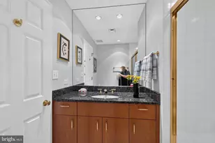 10 E Lee St, Baltimore, MD 21202 - Photo 24