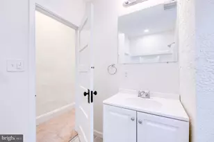 517 E 38th St, Baltimore, MD 21218 - Photo 14