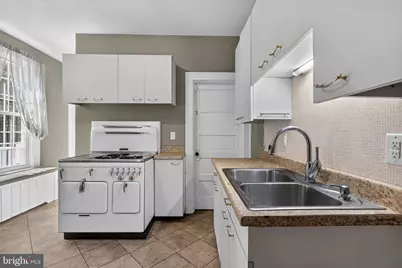 511 Thornfield Road, Baltimore, MD 21229 - Photo 12