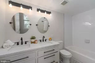 139 N Port St, Baltimore, MD 21224 - Photo 12