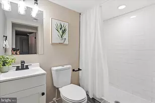 817 Wildwood Pkwy, Baltimore, MD 21229 - Photo 24