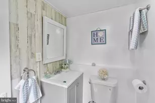 109 S Augusta Ave, Baltimore, MD 21229 - Photo 16