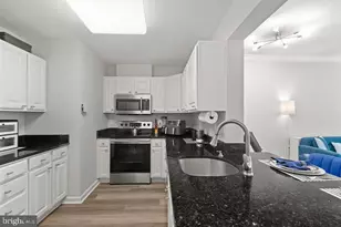 23 Pierside Dr, Baltimore, MD 21230 - Photo 2