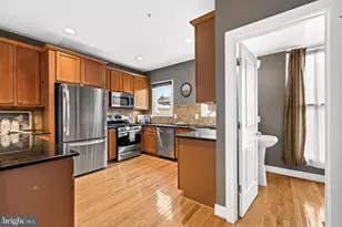 17 Yogurt Ln, Baltimore, MD 21231 - Photo 18