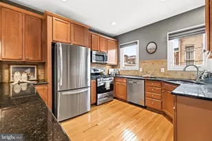 17 Yogurt Ln, Baltimore, MD 21231 - Photo 16