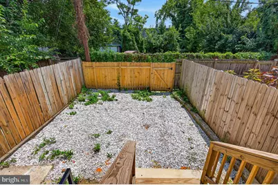 319 E 24th Street, Baltimore, MD 21218 - Photo 28