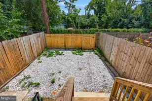 319 E 24th St, Baltimore, MD 21218 - Photo 28