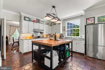 10 W Lake Avenue, Baltimore, MD 21210 - Photo 22