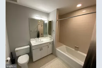 10 E Lee Street #1503, Baltimore, MD 21202 - Photo 8