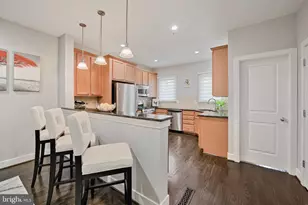 27 Yogurt Ln, Baltimore, MD 21231 - Photo 12