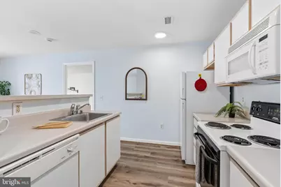 2702 Lighthouse Pt E #629, Baltimore, MD 21224 - Photo 6