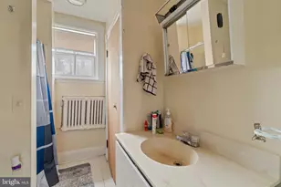 2702 N Calvert St, Baltimore, MD 21218 - Photo 16
