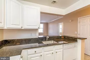 23 Pierside Dr, Baltimore, MD 21230 - Photo 10