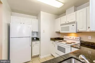 23 Pierside Dr, Baltimore, MD 21230 - Photo 8