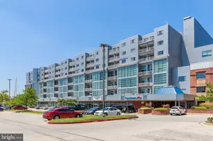 2702 Lighthouse Pt E, Baltimore, MD 21224 - Photo 2