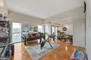 3601 Clarks Ln, Baltimore, MD 21215 - Photo 4