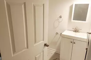 519 E 28th Street E, Baltimore, MD 21218 - Photo 18