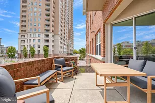 23 Pierside Dr, Baltimore, MD 21230 - Photo 2