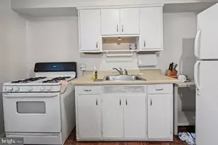 312 N Edgewood St, Baltimore, MD 21229 - Photo 10