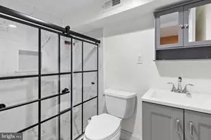 29 N Linwood Ave, Baltimore, MD 21224 - Photo 28