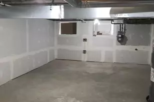 527 E 20th St, Baltimore, MD 21218 - Photo 28