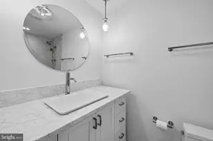 250 S President St, Baltimore, MD 21202 - Photo 26
